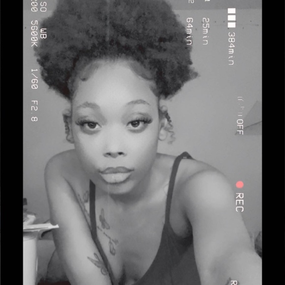 Meet your Posher, Liz - Picture 3 of 3